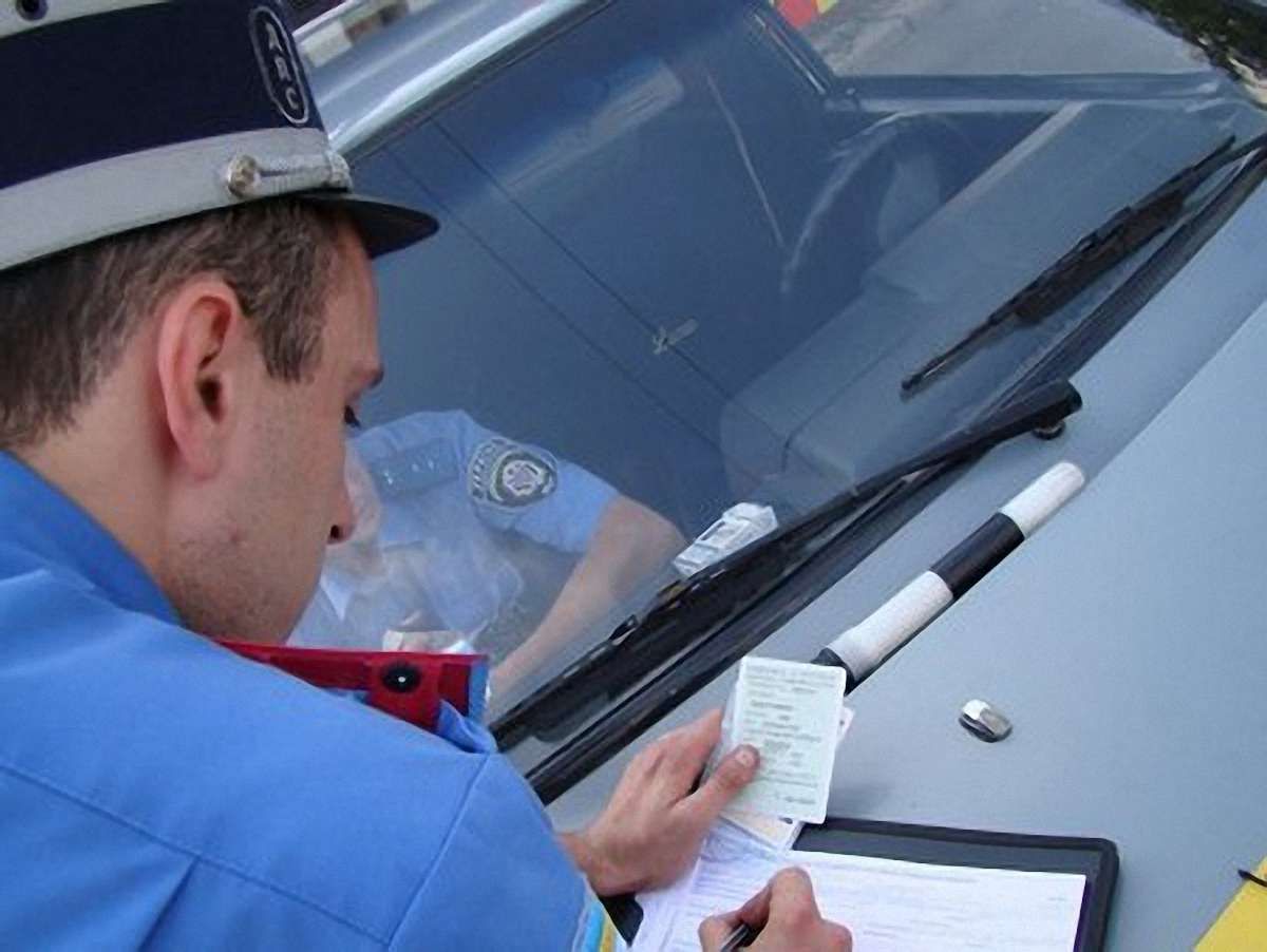 СБУ затримала двох даішників, які вимагали хабар у п’яного водія