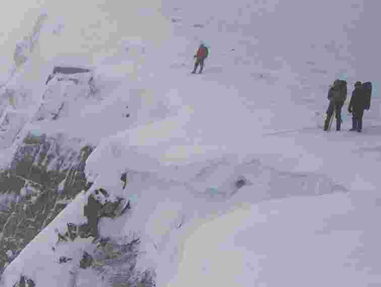 Рятувальники знайшли заблукалих у Карпатах туристів