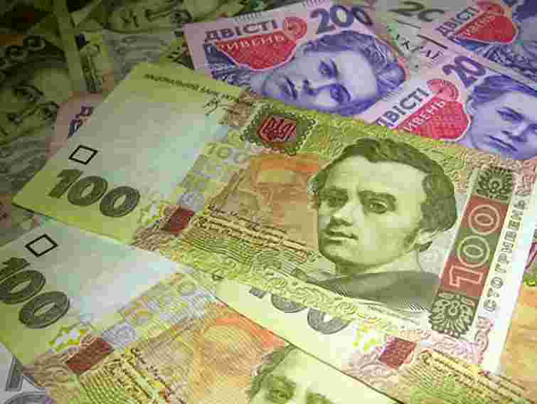 Юрист сільради вимагав 9 тис. грн за приватизацію ділянки