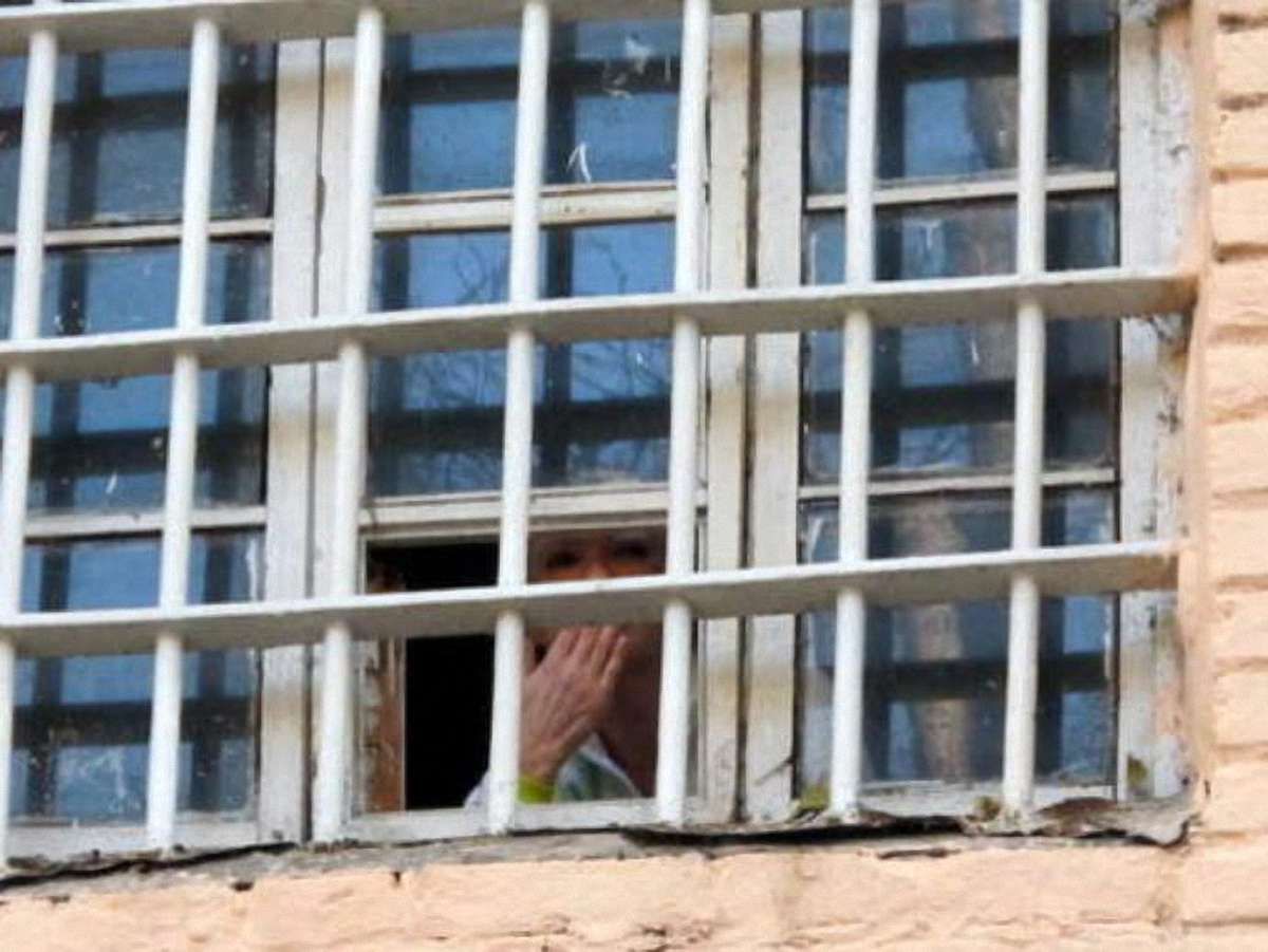 Медики оглядають Тимошенко тричі на день