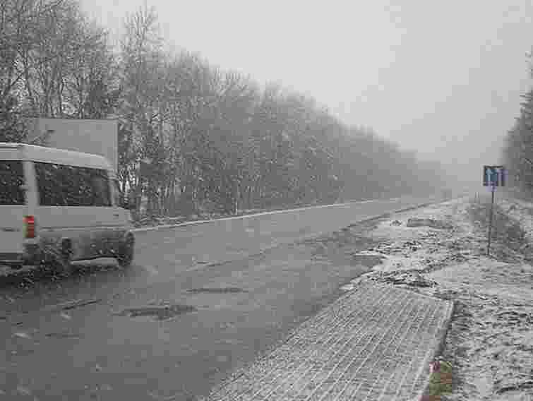 На Прикарпатті в ДТП потрапив автобус із туристами