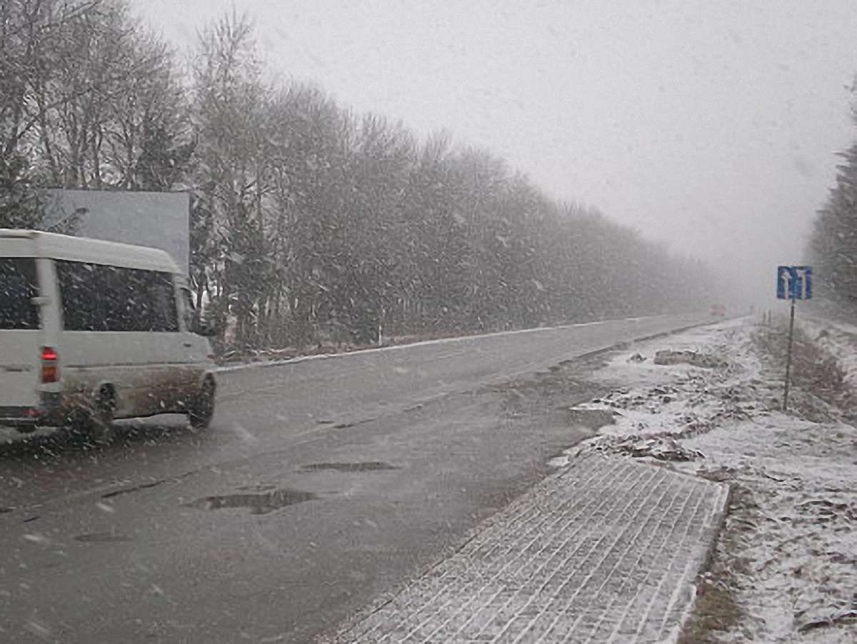 На Прикарпатті в ДТП потрапив автобус із туристами