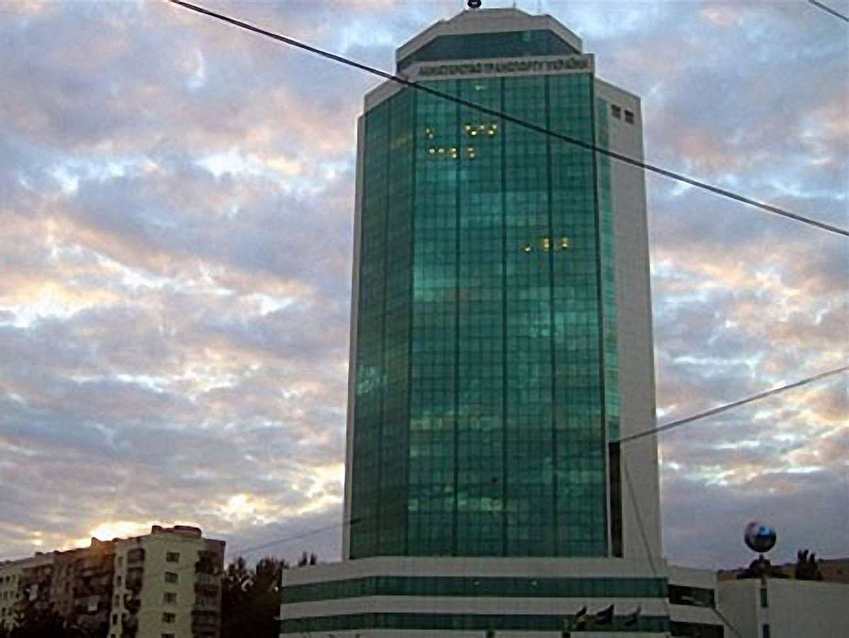 Мінінфраструктури вiдмовилося вiд нових службових авто