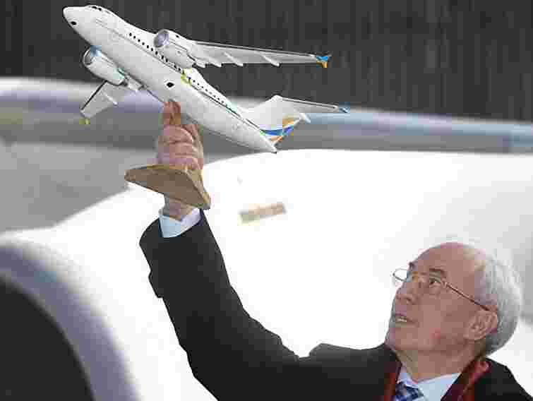 Азаров зібрався в Латвію