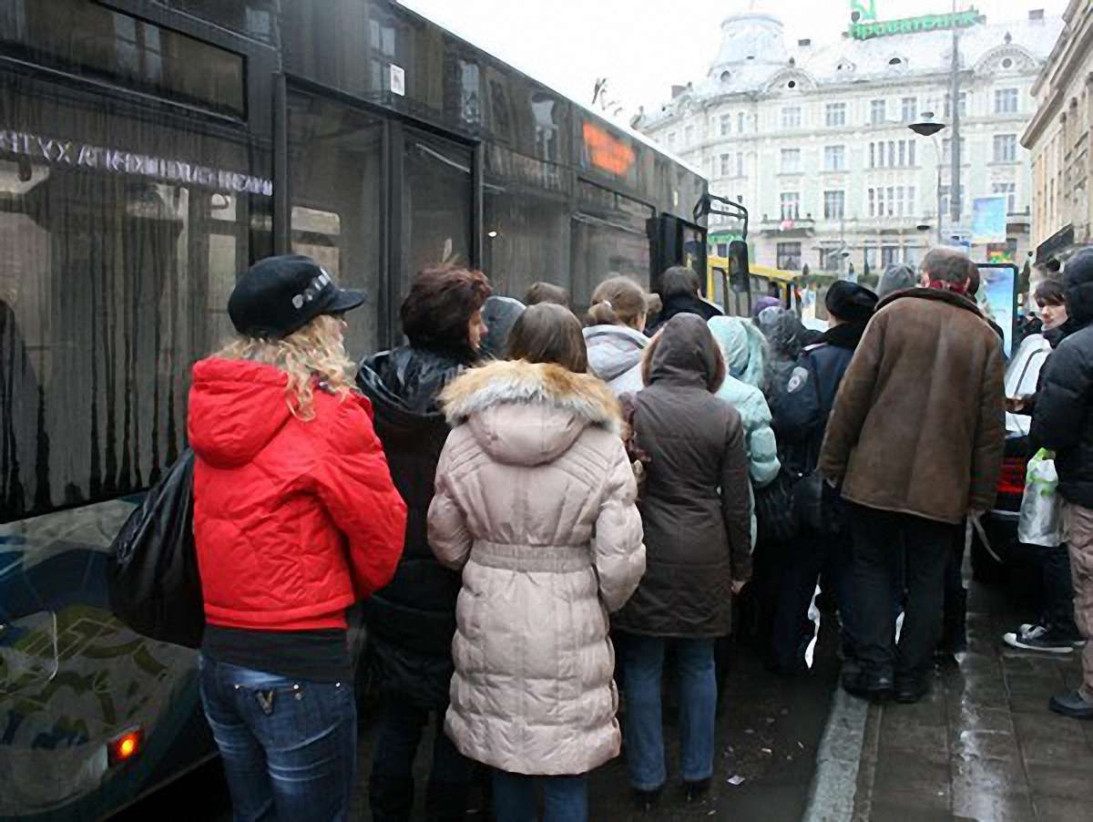 У Львові на хордові маршрути не виходить 45-60 автобусів