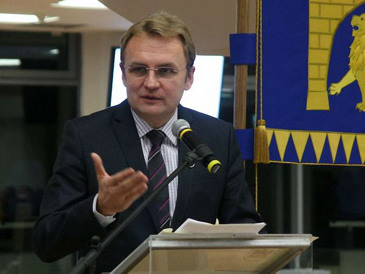 Садовий обіцяє забезпечити Львів автобусами за два тижні