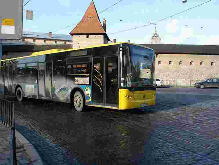 Автобуси на радіальних маршрутах курсуватимуть до півночі, - Жук