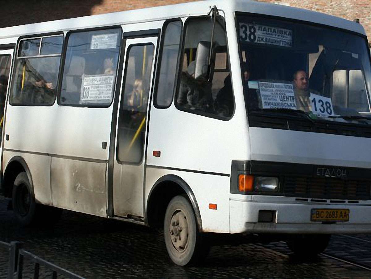 Сьогодні на маршрути не вийшло 16 автобусів «Фіакра»