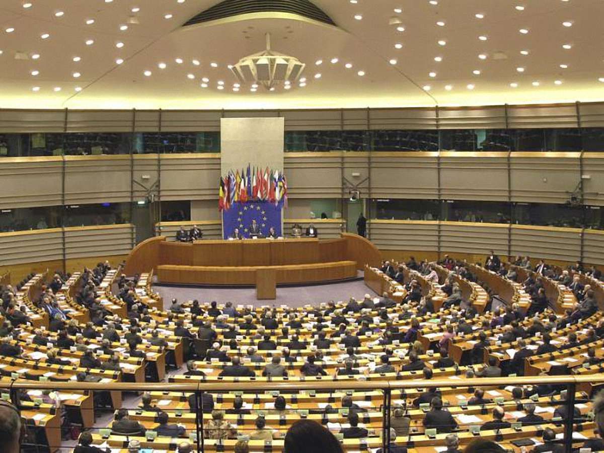 На сесію Європарламенту депутати прийшли у футболках «Free Yulia»