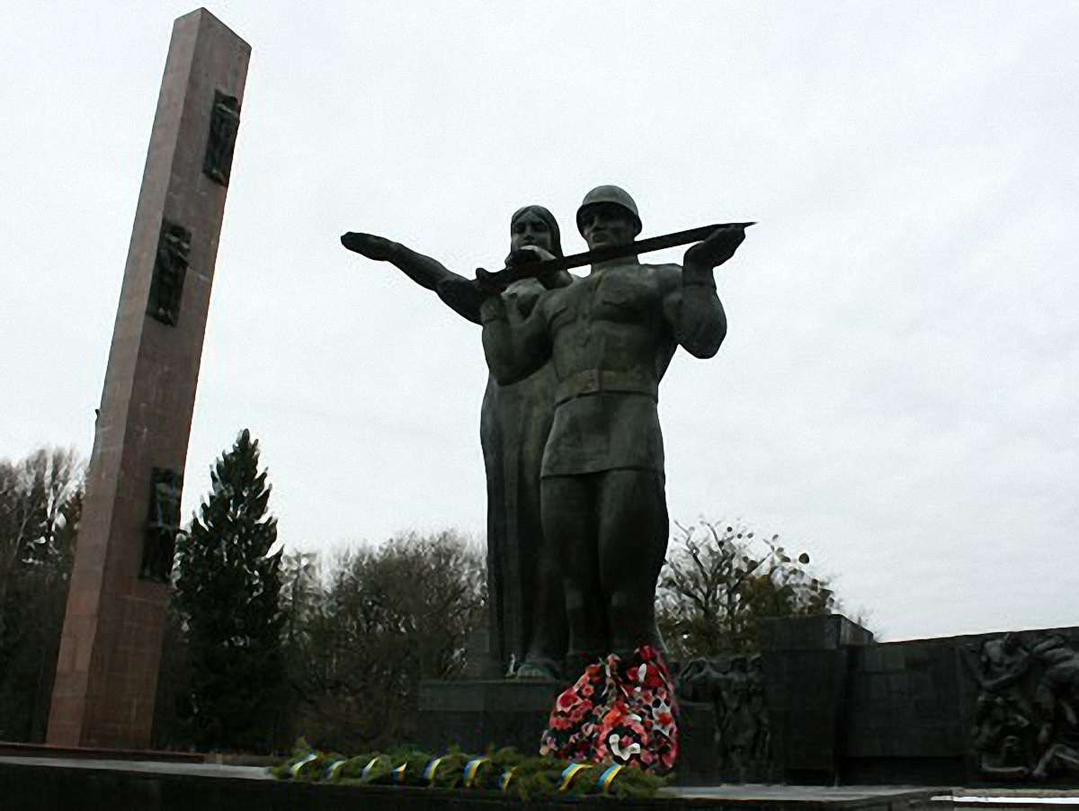У Львові оскаржать відмову суду демонтувати Монумент Слави