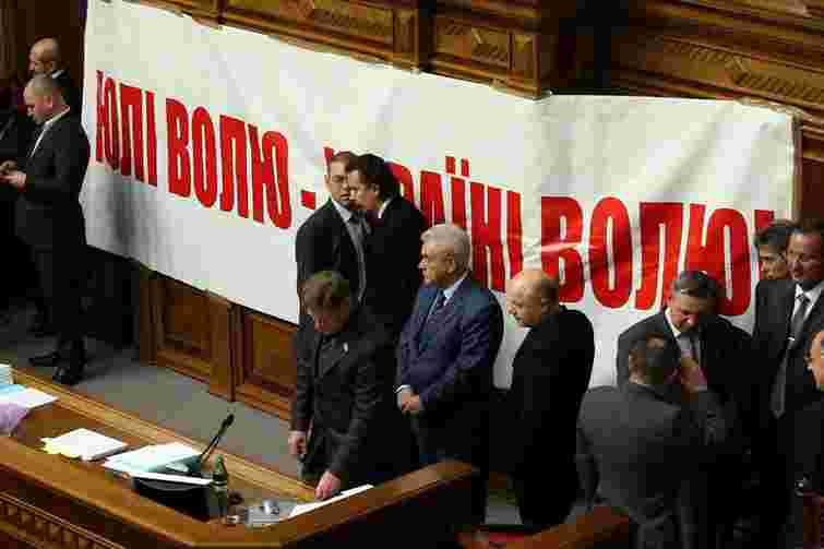 «Батьківщина»: За лазерний заклик «Юлі - волю» порушено справу 