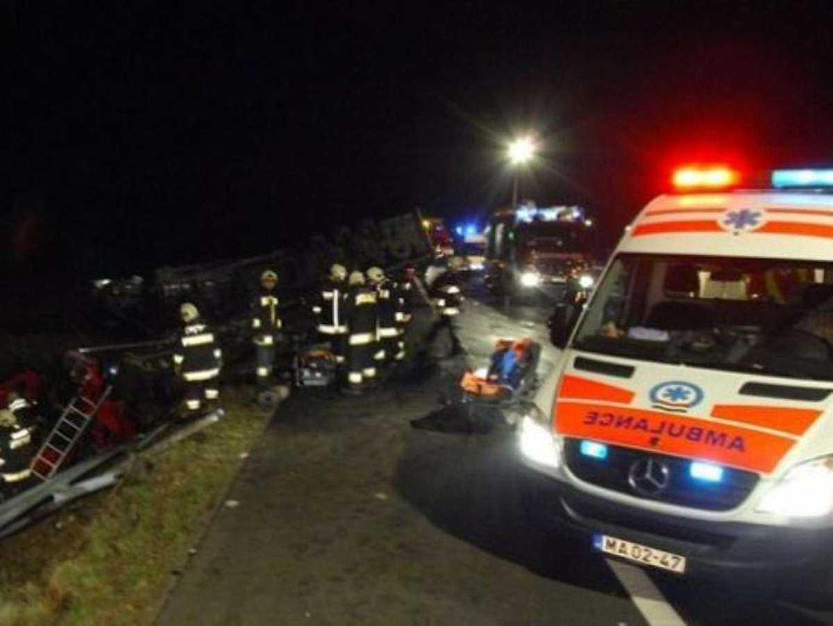 В Угорщині автобус з українцями потрапив у ДТП: 6 постраждалих