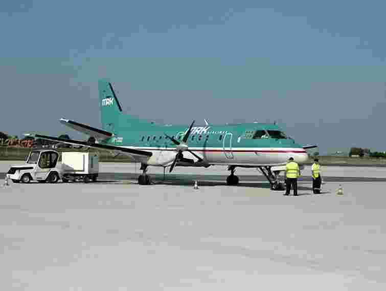 Азаров пообіцяв по аеропорту кожній області 