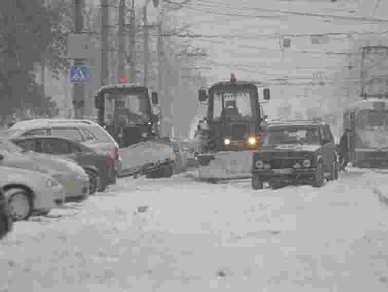 На Запоріжжі через снігопад 280 авто потрапило в затор 