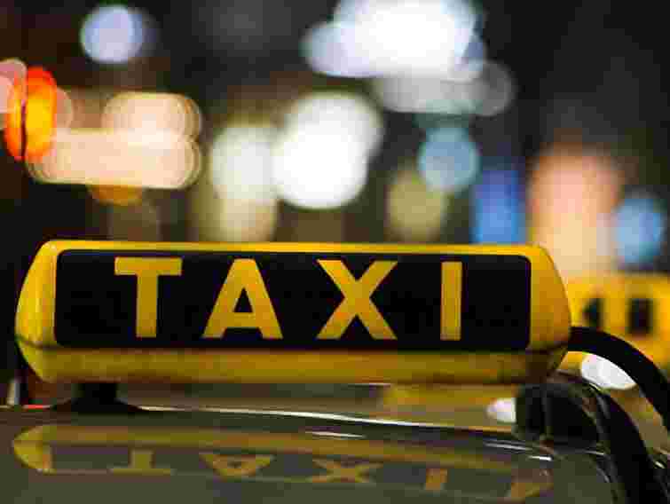 Рівненська ОДА замовили на рік вісім таксі за 1,8 млн грн