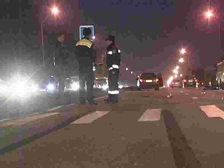 Водій легковика збив на тротуарі пішохода і втік