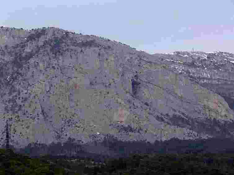 У Криму на дорогу зійшли дві лавини