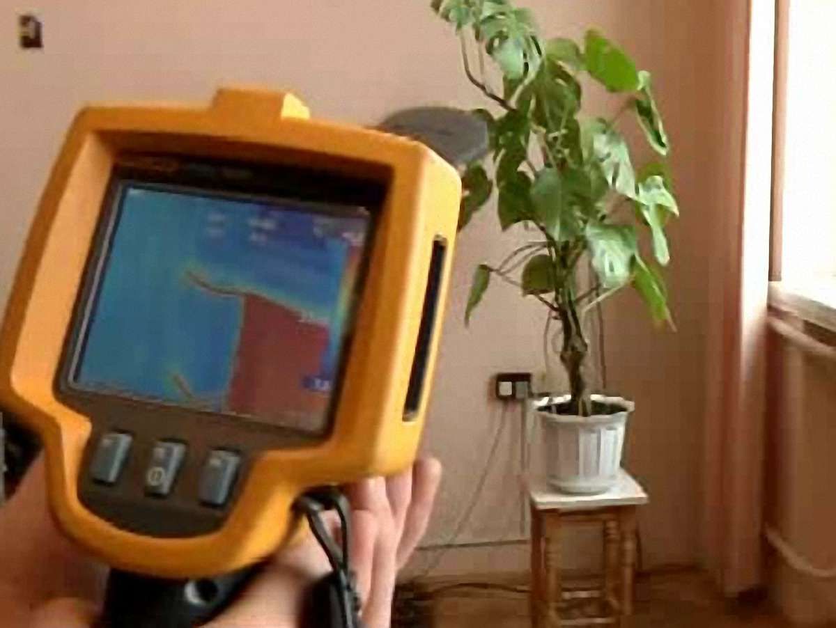 Комунальники Львова вимірюють втрату тепла в будинках