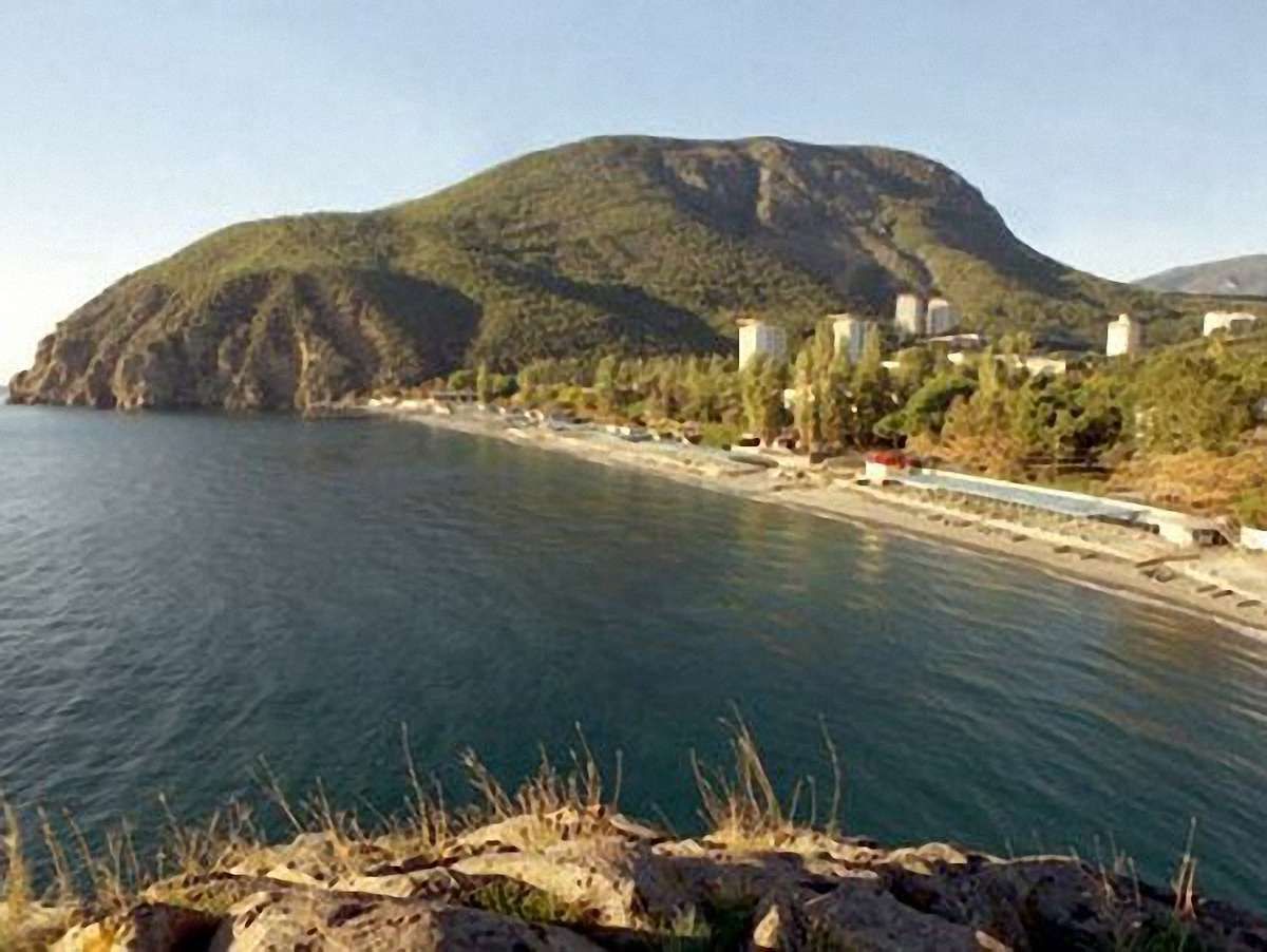 Чиновикам-мисливцям віддали 8 тис. га землі в Криму та гору Аю-Даг