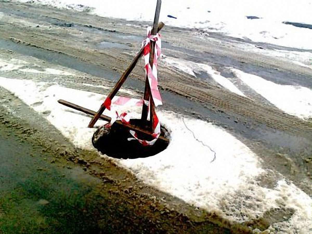 У Галицькому районі Львова зникло 39 каналізаційних люків