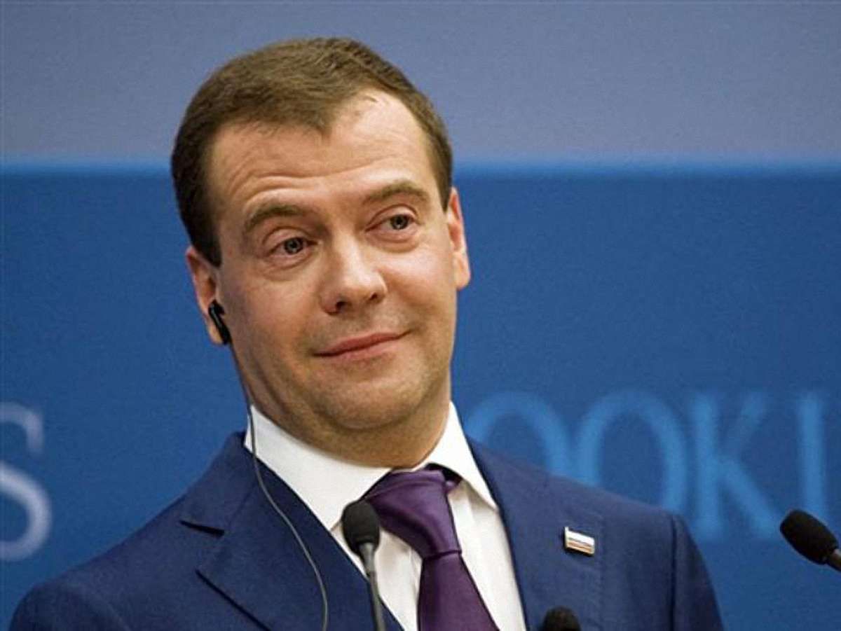 Медведєв прогнозує своє прем’єрство за президента Путіна
