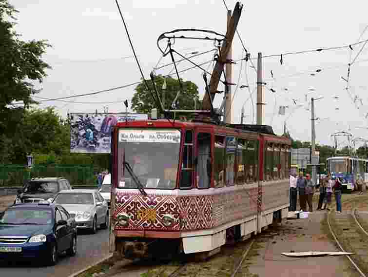 У Львові з рейок зійшов трамвай