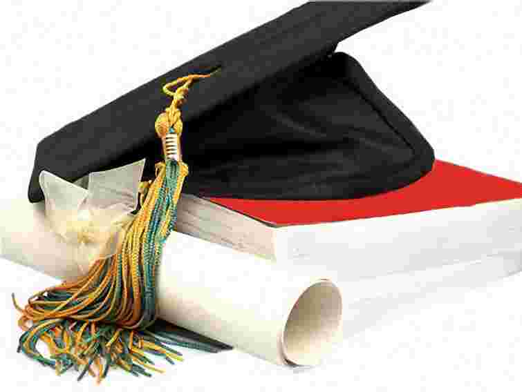 Азаров порадив не «продавлювати» законопроект про вищу освіту