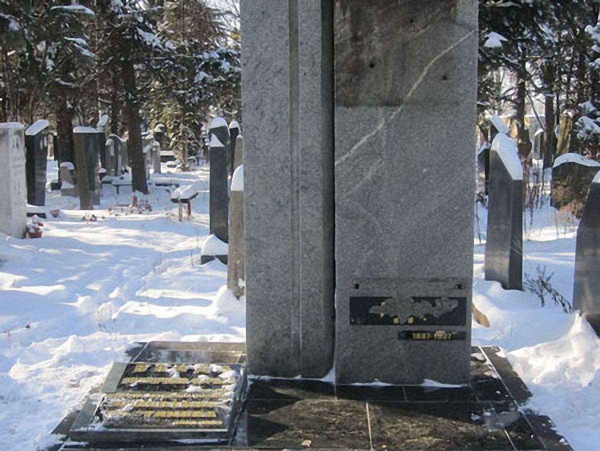 У Харкові вандали пошкодили могилу Леся Курбаса