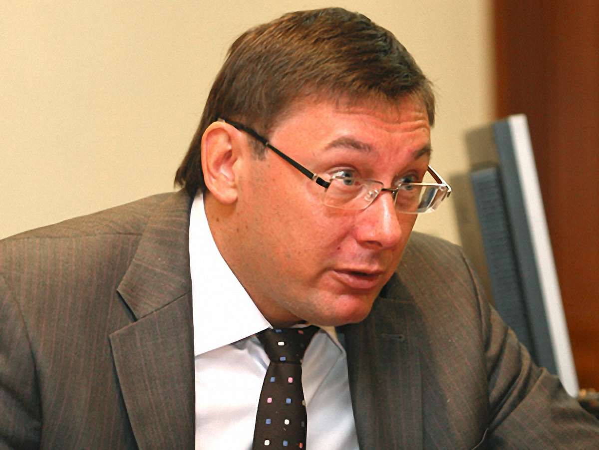 Луценко подякував Винничуку за вірш "Убий під**аса"
