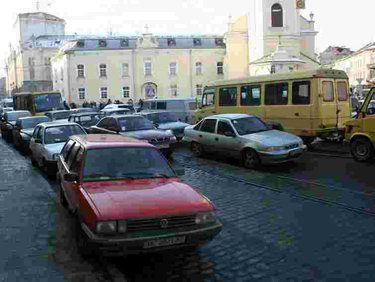 У Львові затверджено понад 1000 додаткових місць для паркування