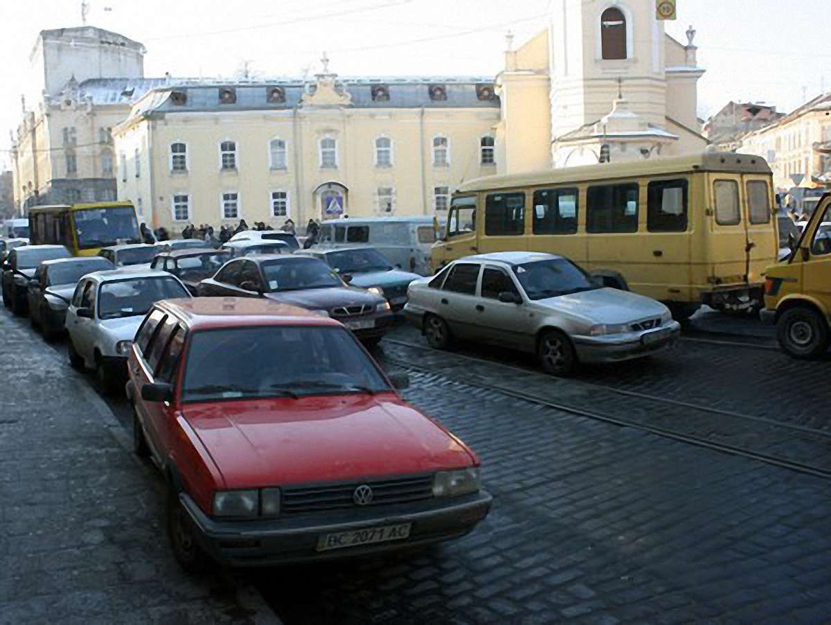 У Львові затверджено понад 1000 додаткових місць для паркування