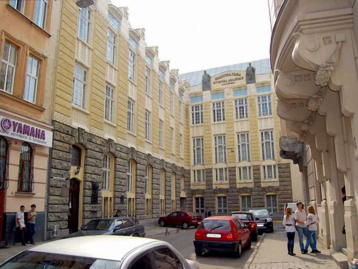 Львів профінансує нову плитку для подвір’я консерваторії