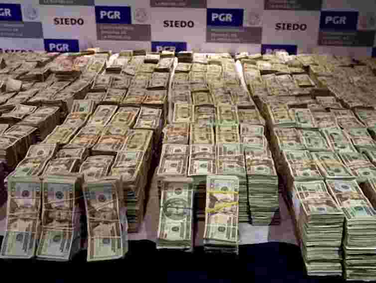 Азаров знає, як боротися з офшорами