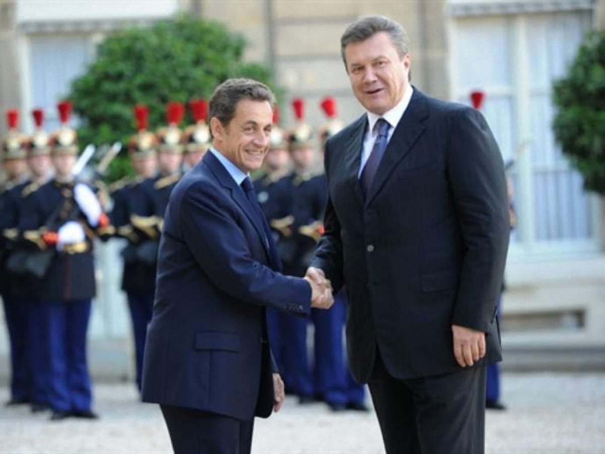 У вітанні Саркозі з уродинами Янукович сподівається на зближення з ЄС