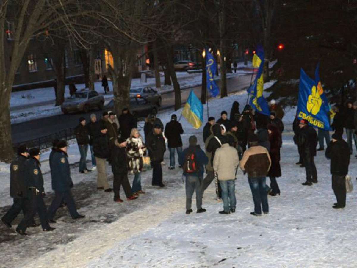 У Донецьку сталася сутичка під час ходи пам’яті героїв Крут