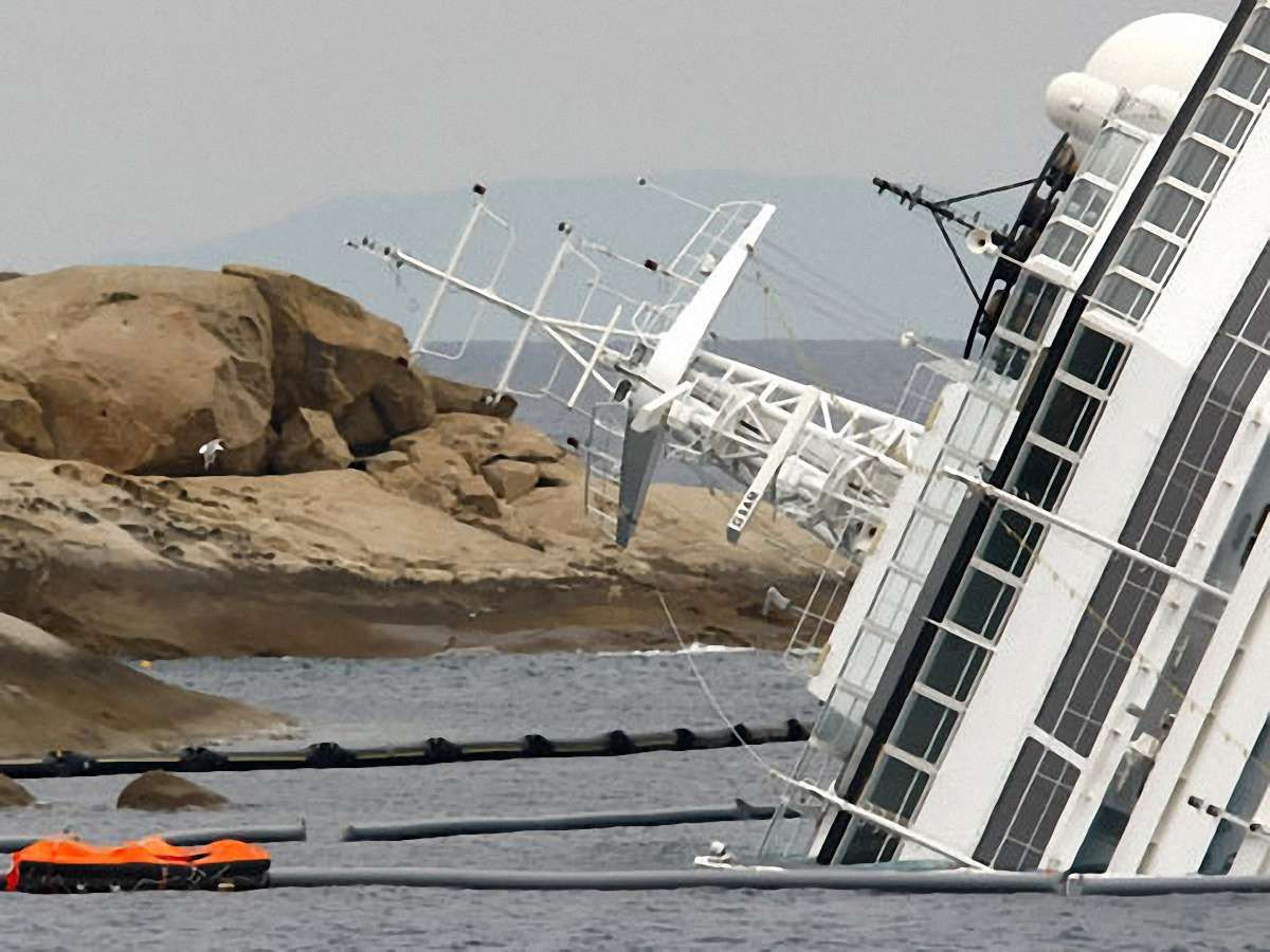 Підйом затонулого лайнера Costa Concordia може тривати 10 місяців