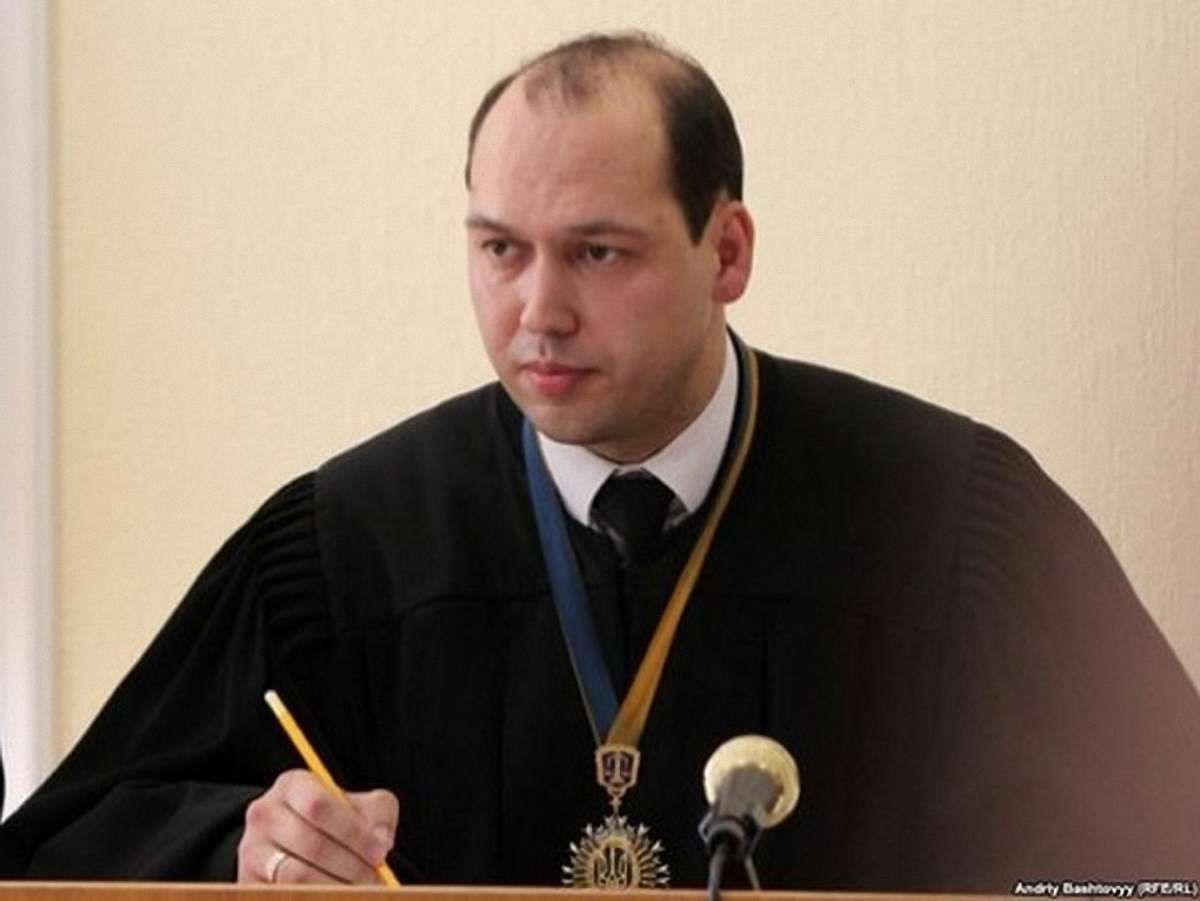 Вовк вирішив, що Конституція захищає суд від резолюції ПАРЄ