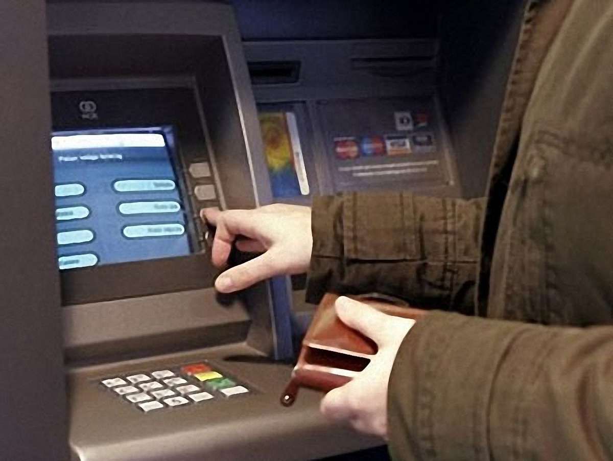 Телефони та банкомати працюють із перебоями на морозі 