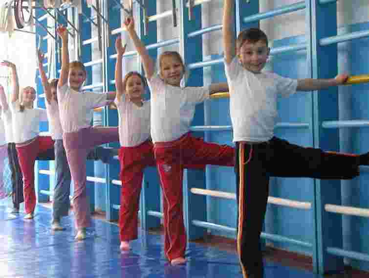 Табачник хоче запровадити щоденні уроки фізкультури