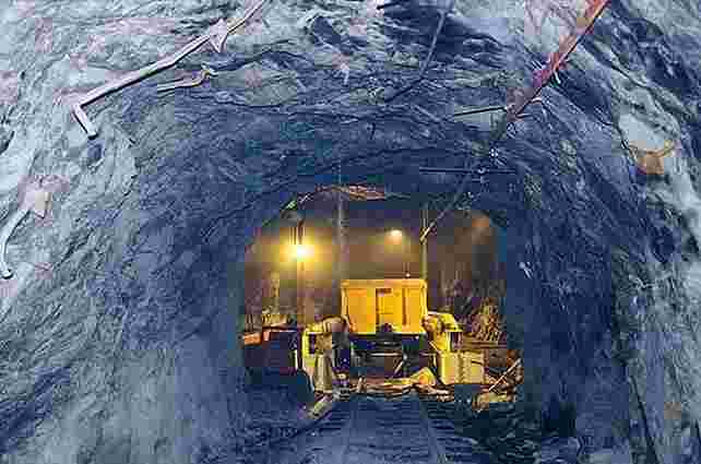 На Донеччині обвалилась шахта:  4 гірників під землею