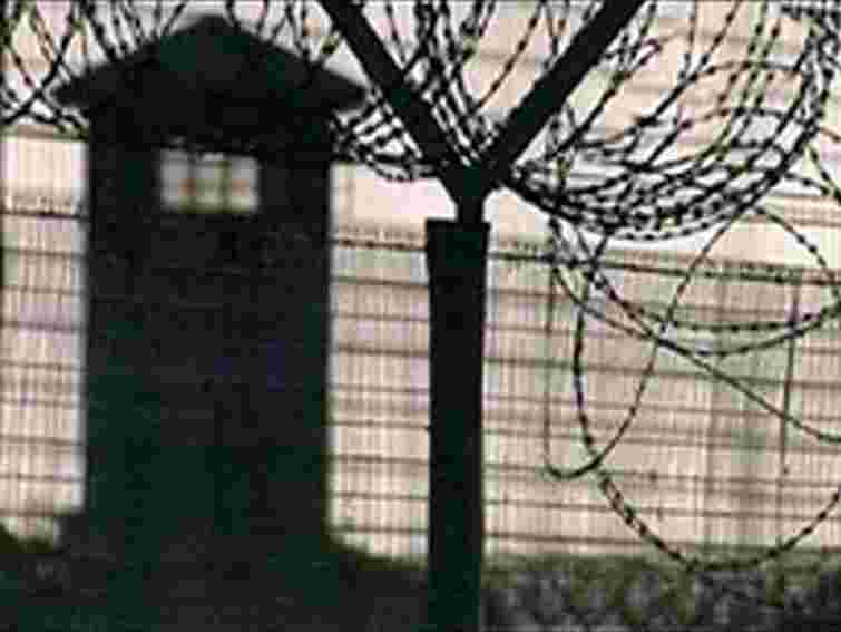 На Рівненщині інспектор колонії постачав засудженим наркотики