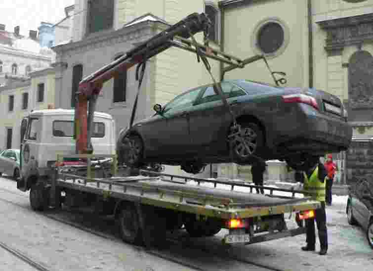 Чиновники і ДАІ перевірять, як паркуються у центрі Львова 