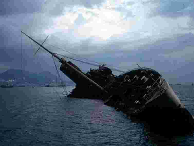 Біля Туреччини затонуло судно: 7 українців зникло безвісти 