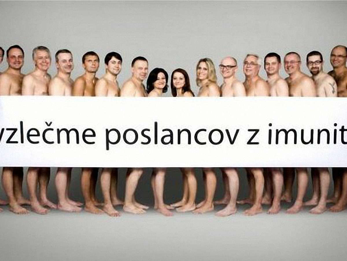 Словацькі депутати оголилися, щоб з них зняли недоторканність