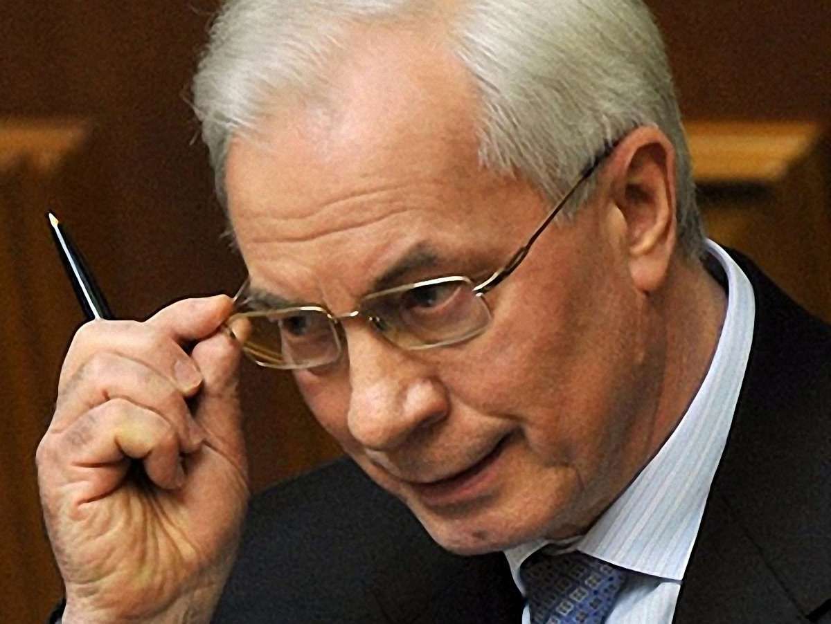 Азаров хоче дозволити вищим чиновникам працювати і після 65 років
