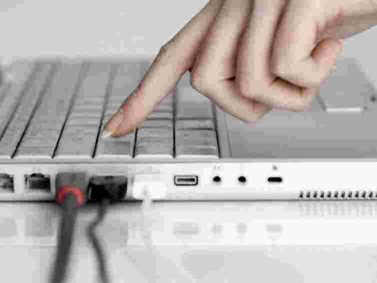 Блогери порадили Азарову, як збільшити доходи від ІТ-індустрії