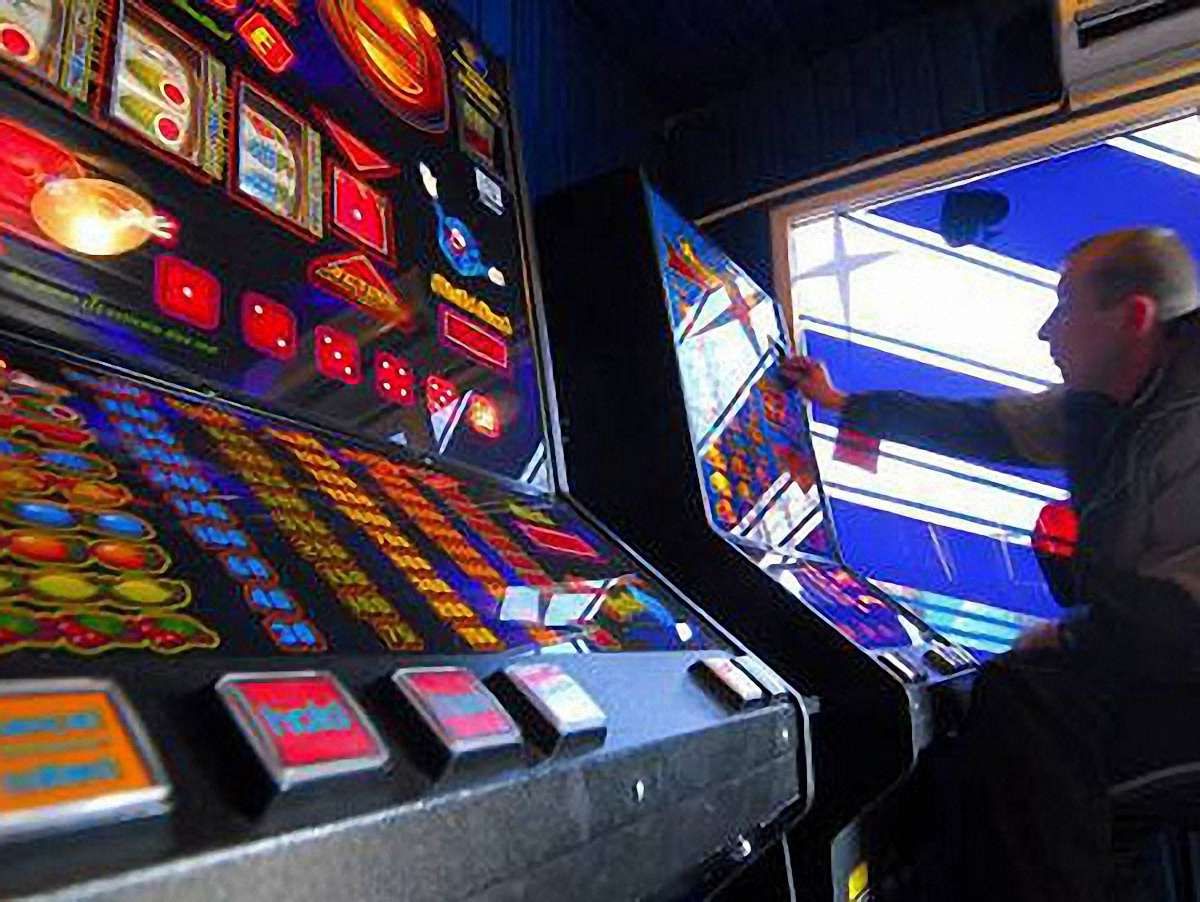 На Львівщині викрили підпільний зал ігрових автоматів