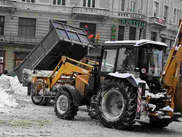 Львів сьогодні від снігу прибирало 57 машин