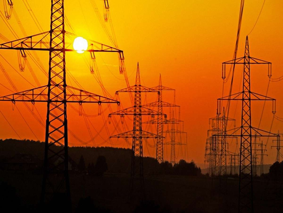 Україна перестала купувати в Росії електроенергію