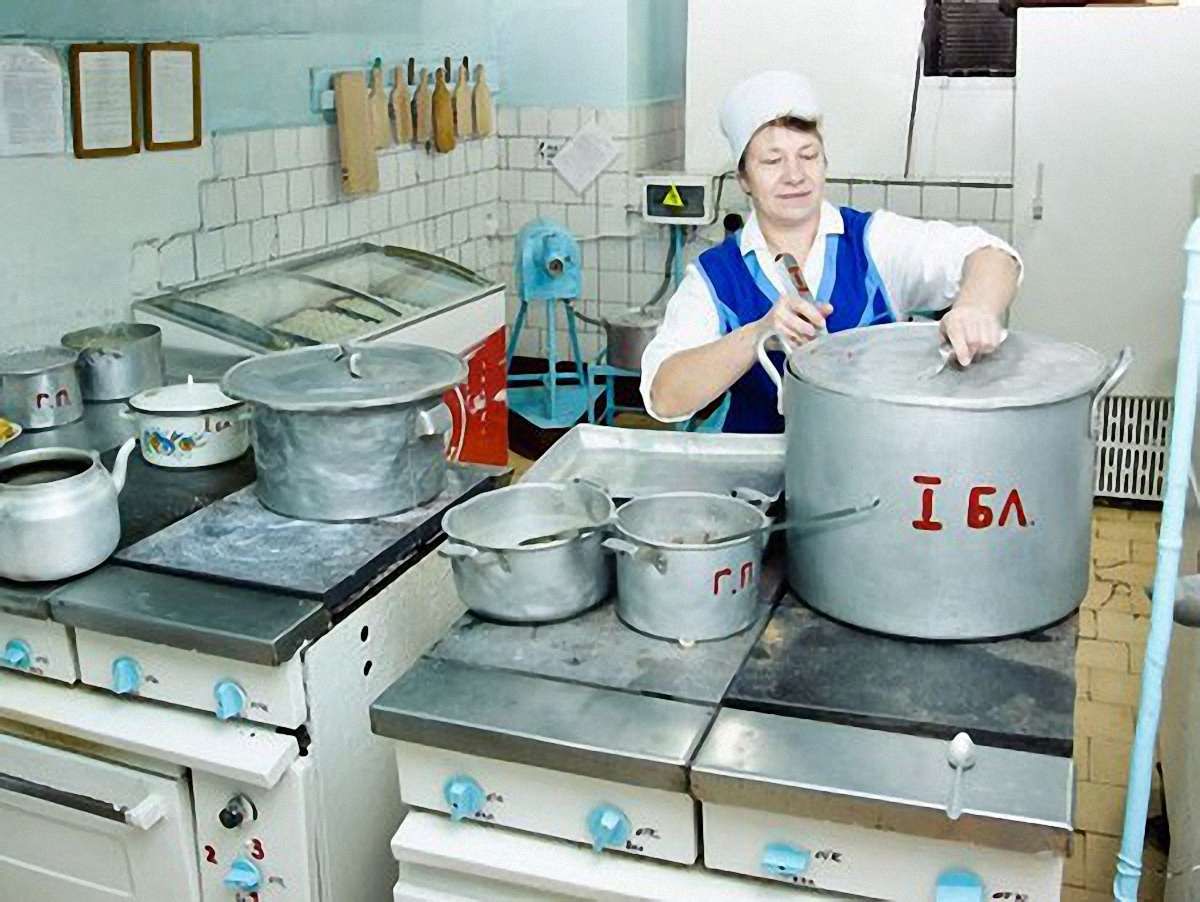 Університетські їдальні мають бути дешевими і якісними, - Костюк